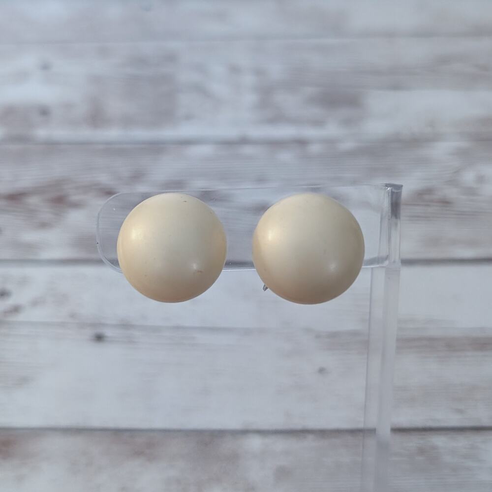 Vintage Trifari Clip On Earrings Domed Cream 0.75"